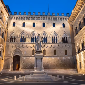 Monte dei Paschi launches twin takeover bids to create €70bn Italian bank